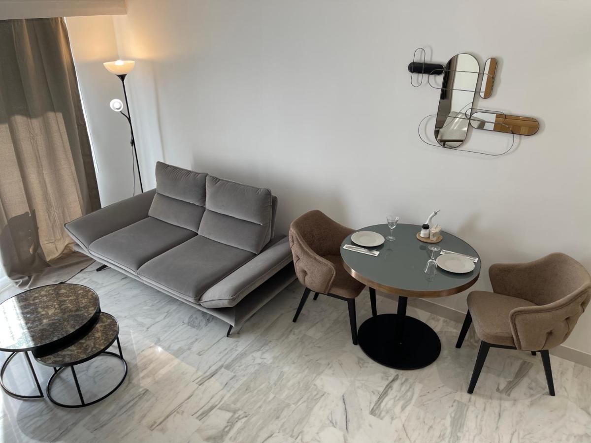 Appartement Bord De Mer Avec Piscine Saint-Laurent-du-Var Luaran gambar