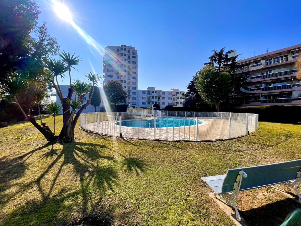 Appartement Bord De Mer Avec Piscine Saint-Laurent-du-Var Luaran gambar